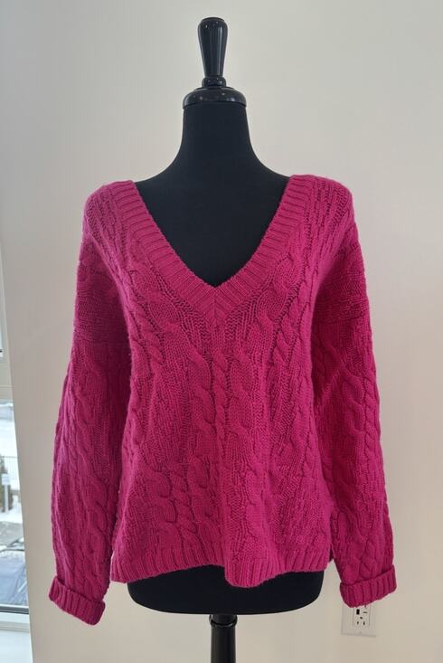 Evan Picone Sweaters - Evan Picone Vntg Fuchsia Pink Deep V Neck 100% Wool Heavy Sweater Oversized M
